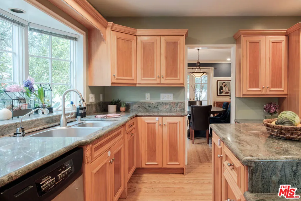 1165 N Howard Street, Glendale, California 91207 home-pic-10